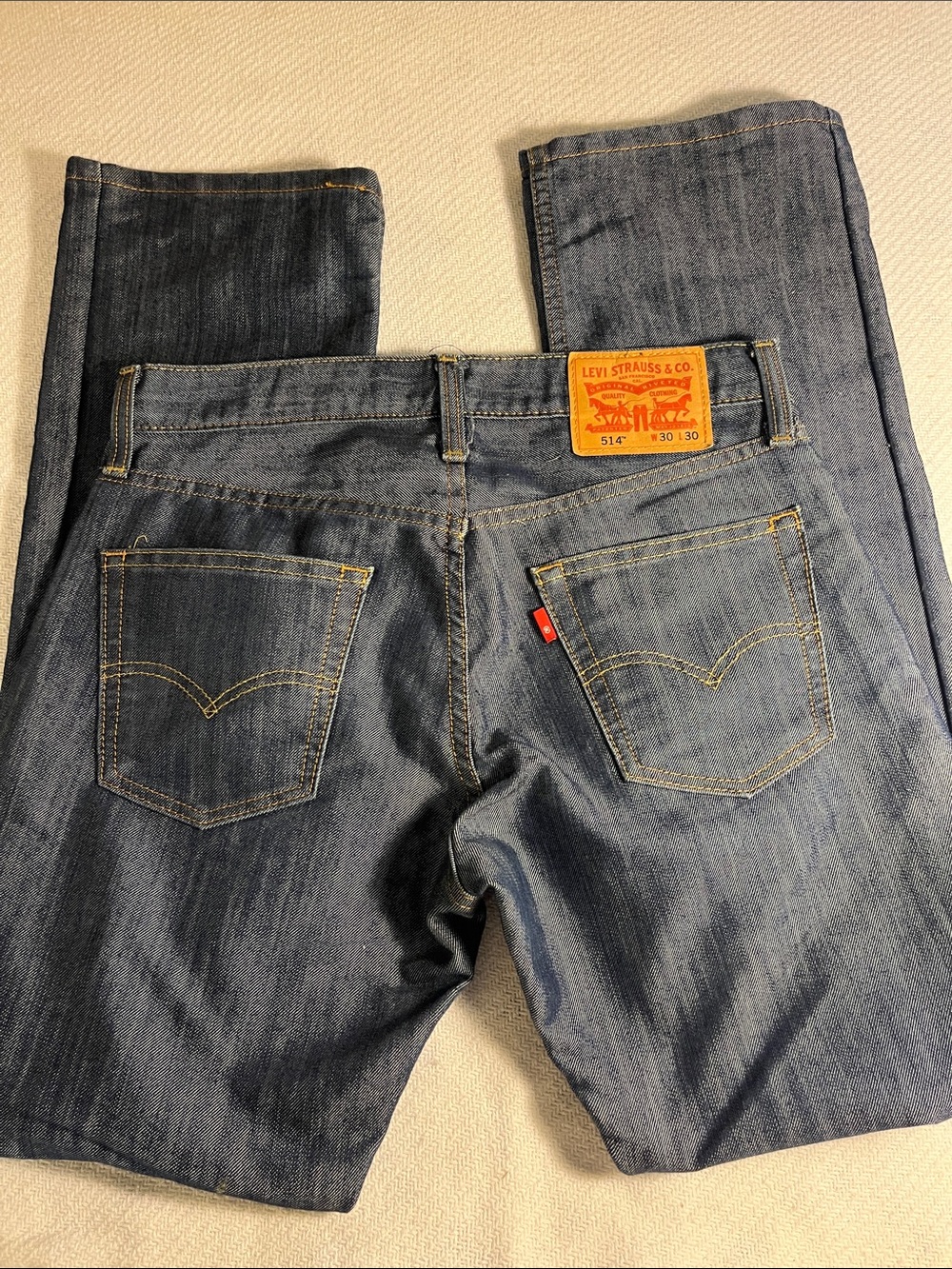 Levi's 514 Straight Men's Jeans in Indigo Blue with Contrast Stitching